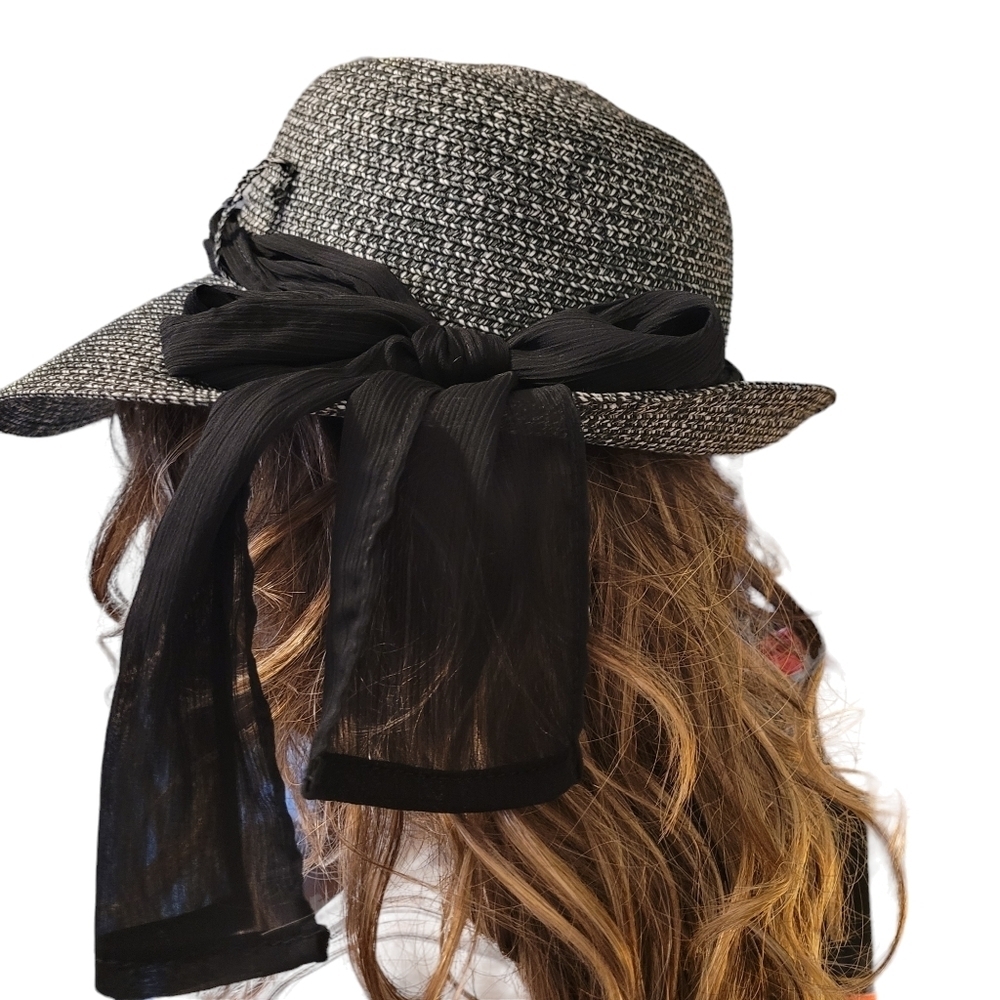 Peter Grimm sun hat in black & white - OS.         A